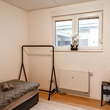 דירה Worker Apartment Goch - 4 Single Beds - Central Location גוך