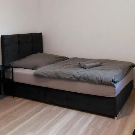 Worker Apartment Goch - 4 Single Beds - Central Location גוך